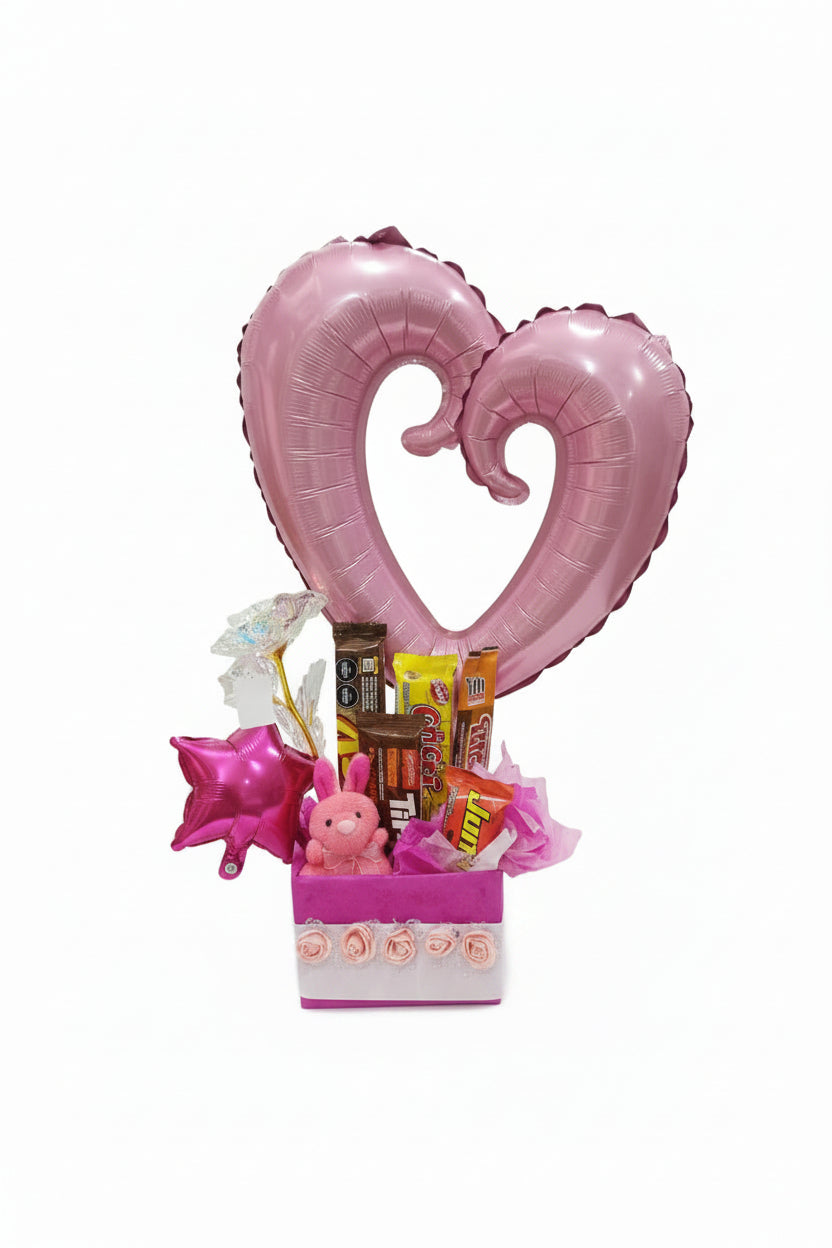 Arreglo Corazón Metálico con Muñequito y Chocolates